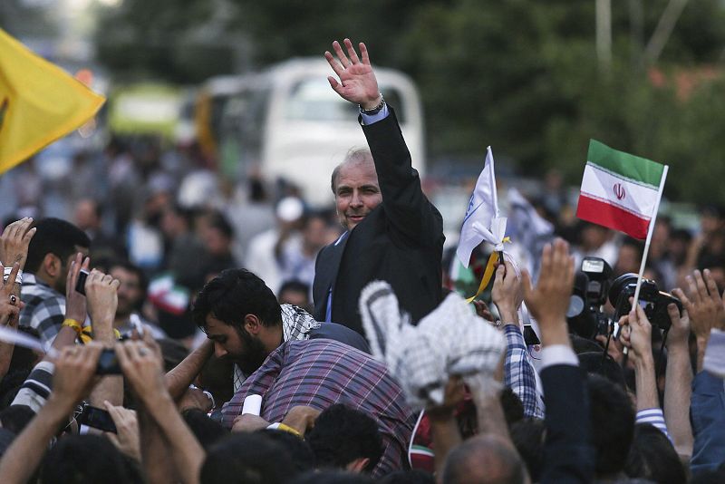 Mohammad Baquer Qalibaf, uno de los candidatos presidenciales, en un mitin el 12 de junioaf at a rally in Tehran