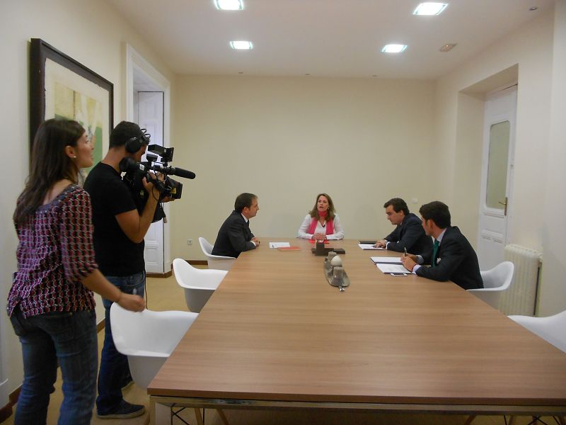 Mónica reunión con abogados