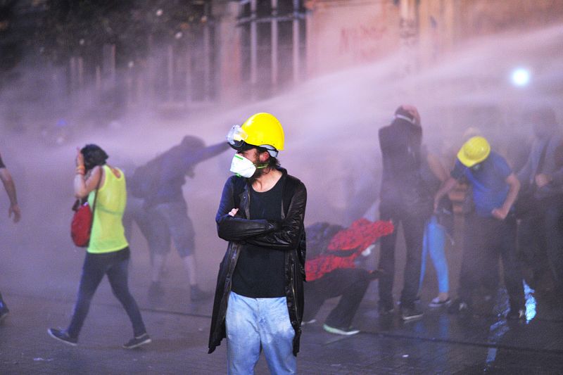 La policía turca ha lanzado gases lacrimógenos y cañones de agua