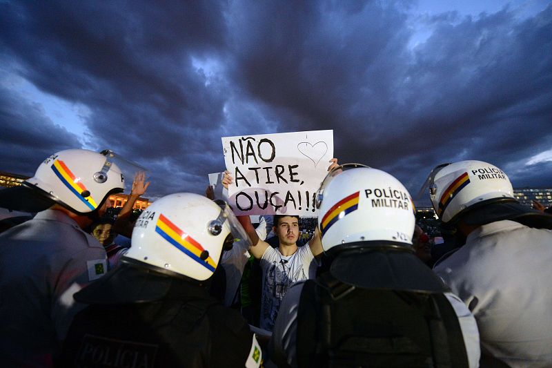 Estudiantes protestan en Brasilia