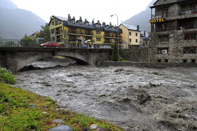 Puente sobre el río Ésera, en el Valle del Benasque.