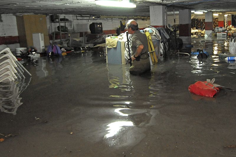 El desbordamiento del río Ésera en el Valle de Benasque ha obligado al desalojo de vecinos en esta localidad y en Castejón de Sos.