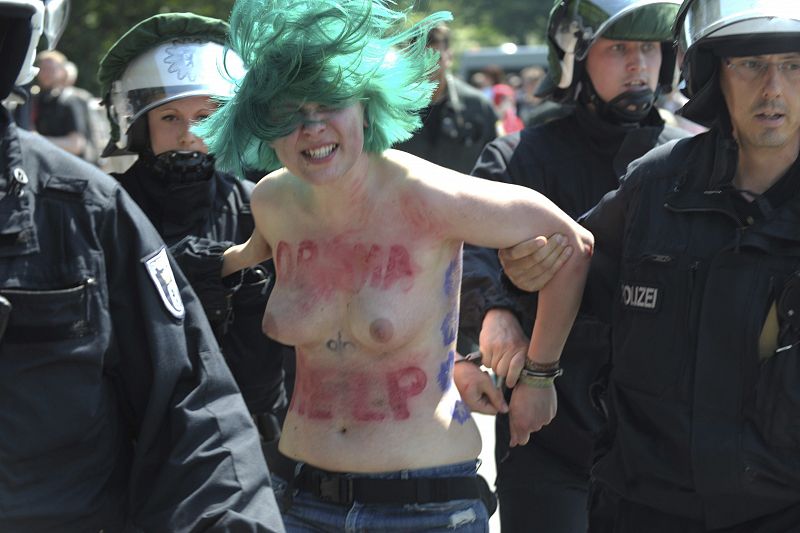 ACTIVISTAS DE FEMEN PROTESTAN CONTRA LA VISITA DE OBAMA A BERLÍN