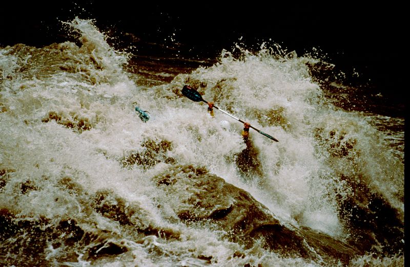 Luchando con las olas del Indo