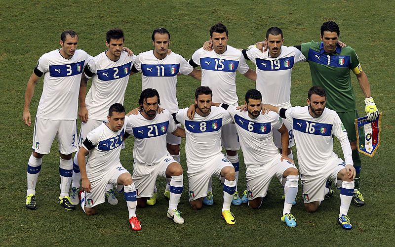 Once titular de Italia: Chiellini, Maggio, Gilardino, Barzagli, Bonucci, Buffon, Giaccherini, Pirlo, Marchisio, Candreva y De Rossi.