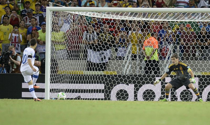 Con gran calidad, Giovinco mandó su penalti ajustado y raso al palo derecho de un Casillas que se quedó clavado.