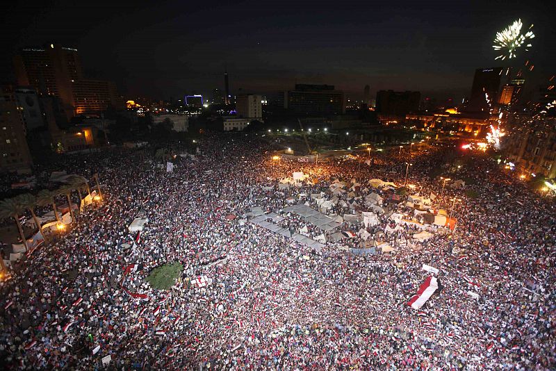 Las acampadas y los manifestantes han vuelto a ocupar la plaza Tahrir en las protestas sociales de los egipcios contra el gobierno y la presidencia de Morsi.