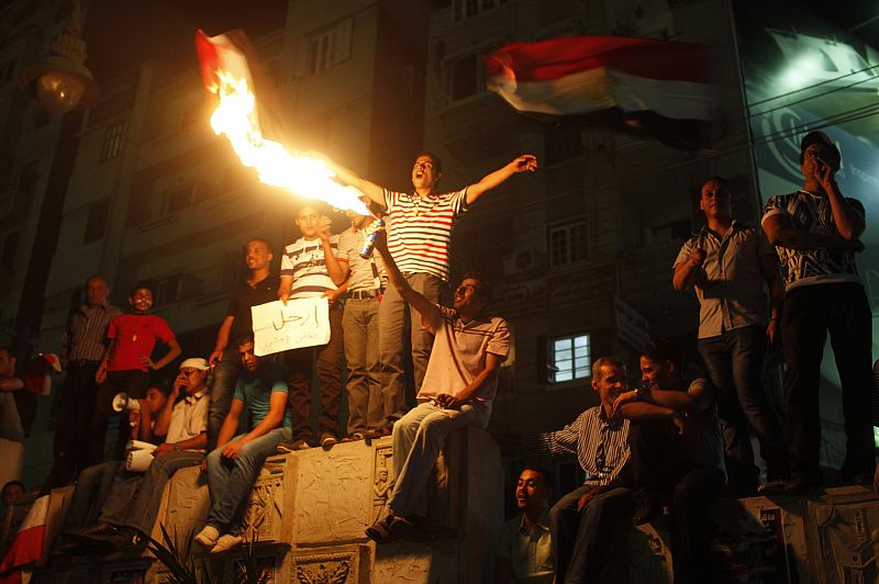 En Alejandría, los manifestantes anti-Morsi también se han expresado tras el ultimátum de 48 horas manifestado por el Ejército egipcio.