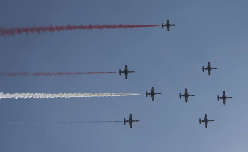 El jefe del Tribunal Constitucional, Adli Mansur, jura su cargo como presidente interino.