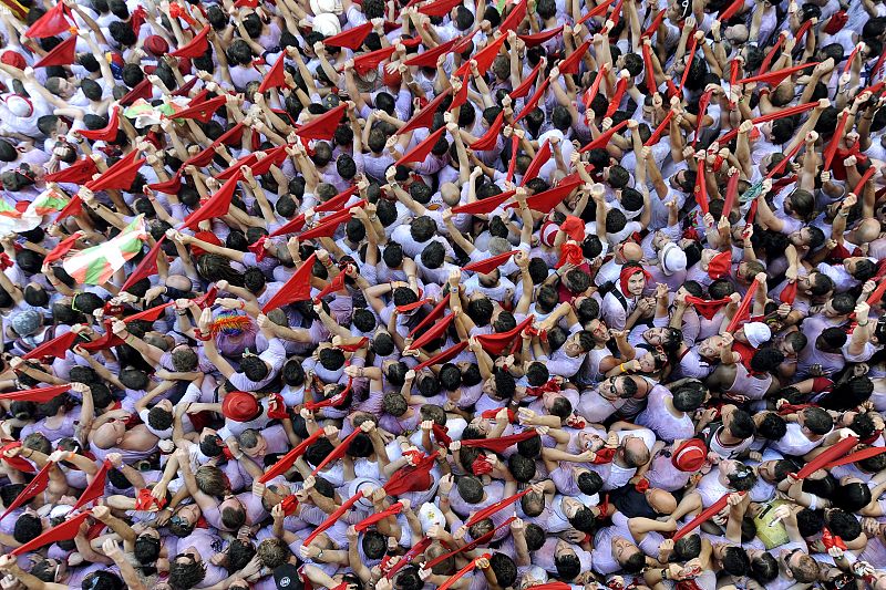 El Chupinazo ha dado comienzo a los San Fermines 2013