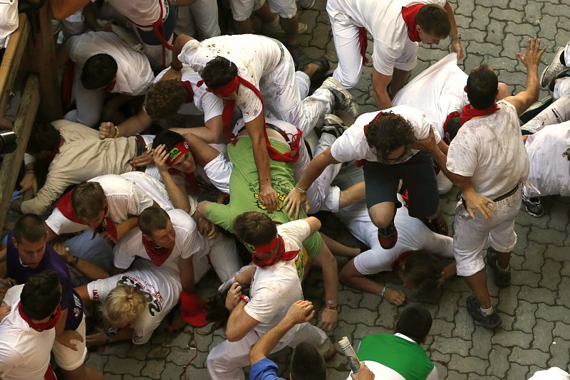 La ganadería toledana de Alcurrucén ha protagonizado el primer encierro de los sanfermines de Pamplona.