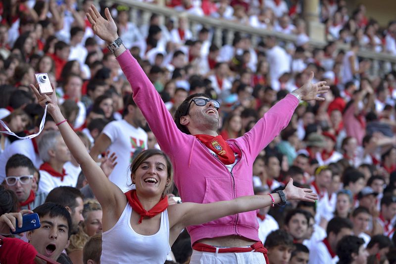 Celebración en la plaza durante los encierros de San Fermín 2013