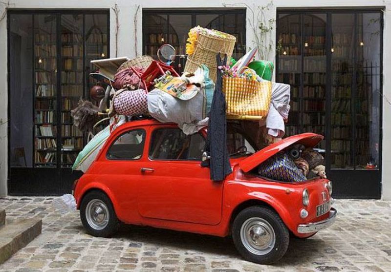 Un coche muy viajero fotografiado en París