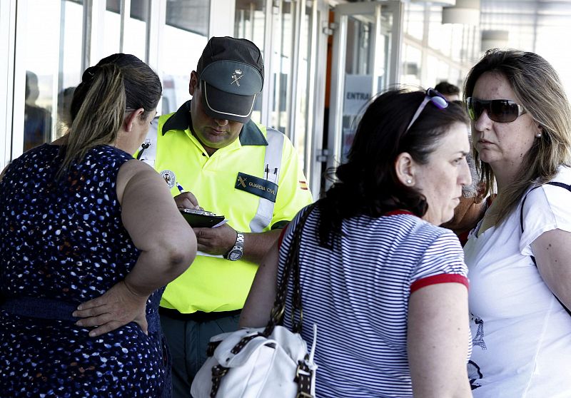 Familiares de las víctimas del accidente de autobús en Tornadizos