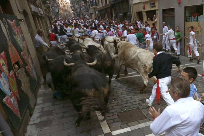Los toros de la ganadería madrileña de Victoriano del Río han protagonizado el encierro más rápido de lo que va de fiesta