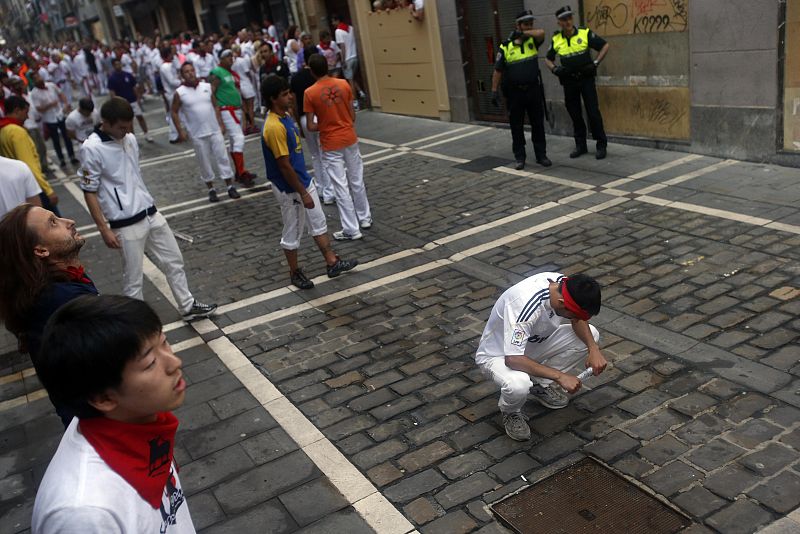 Los mozos esperan el inicio del cuarto encierro de San Fermín 2013