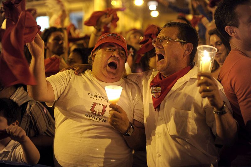 Emocionados, pamploneses y foráneos despiden la festividad de San Fermín tras 9 días de "las mejores fiestas del mundo"