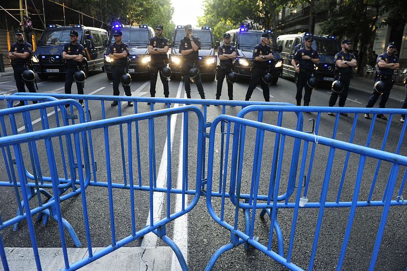 PROTESTAS ANTE LA SEDE DEL PP POR EL CASO BÁRCENAS