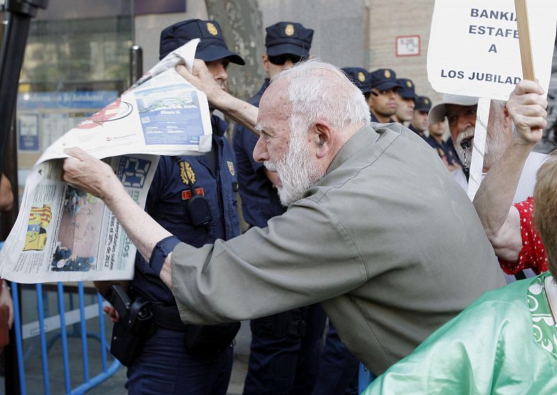 PROTESTAS ANTE LA SEDE DEL PP POR EL CASO BÁRCENAS