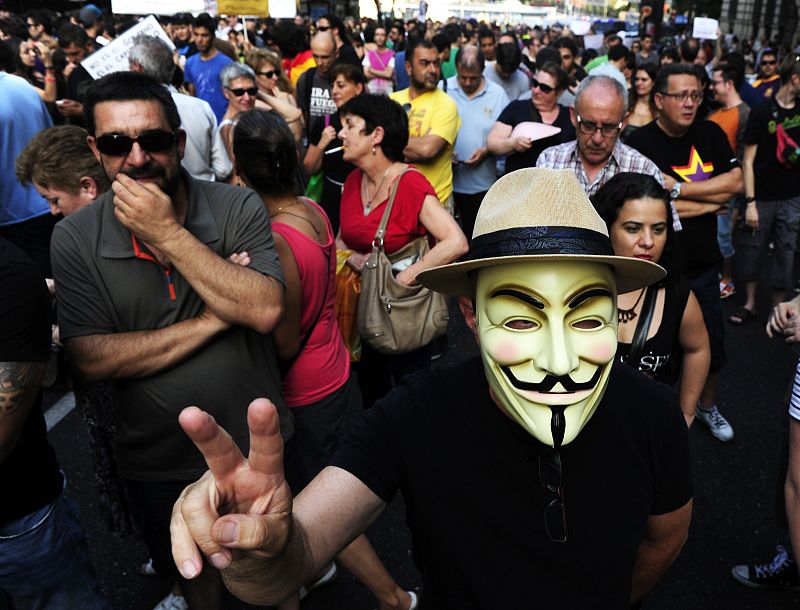 PROTESTAS ANTE LA SEDE DEL PP POR EL CASO BÁRCENAS