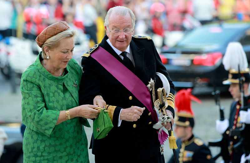 Paola y Alberto de Bélgica llegan a la misa del 21 de julio que celebra la fiesta nacional del país.