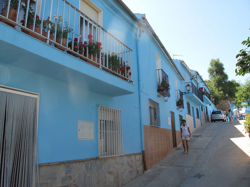 El pueblo de Júzcar ha decidido seguir pintado de azul por el turismo