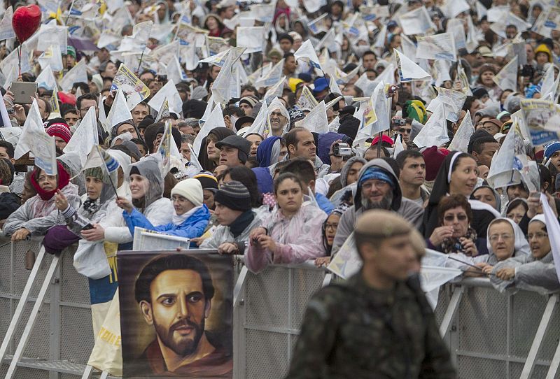 El ejército brasileño informó el martes de la desactivación de una bomba de fabricación casera situada en los baños del santuario.