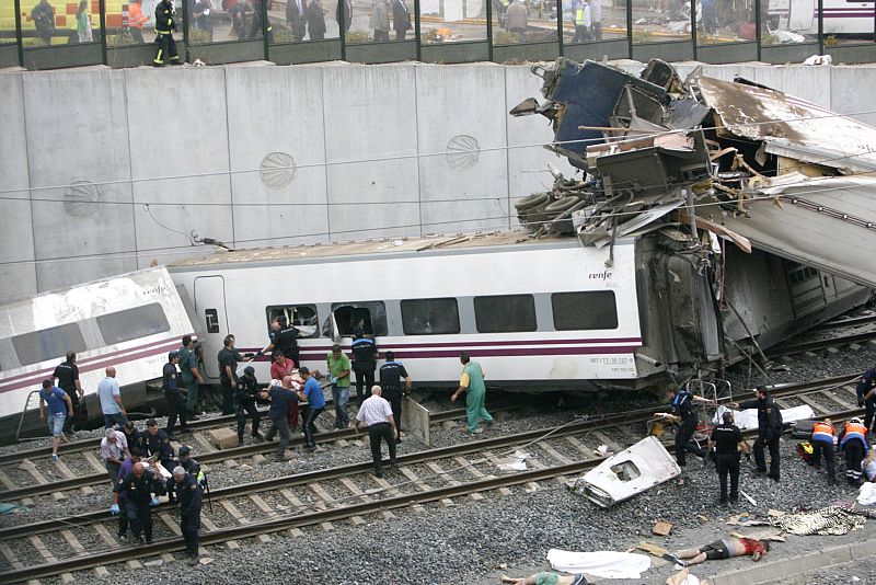 DESCARRILA CERCA DE SANTIAGO UN TREN ALVIA QUE CUBRÍA LA RUTA MADRID-FERROL