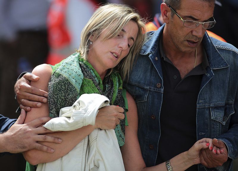 Los familiares de las víctimas están siendo atendidos por 50 psicólogos y muchos de ellos también por personal sanitario, en el centro habilitado para ellos en Santiago de Compostela.