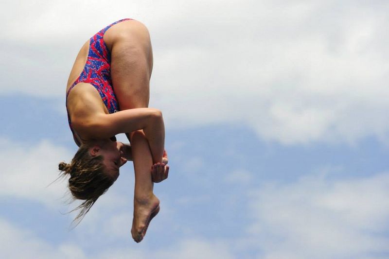 La británica Hannah Starling compite en trampolín de 3 metros en la semi-final femenina de los Campeonatos del Mundo.