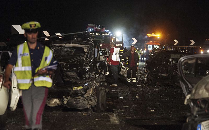 Los restos del autobús siniestrado al sur de Italia