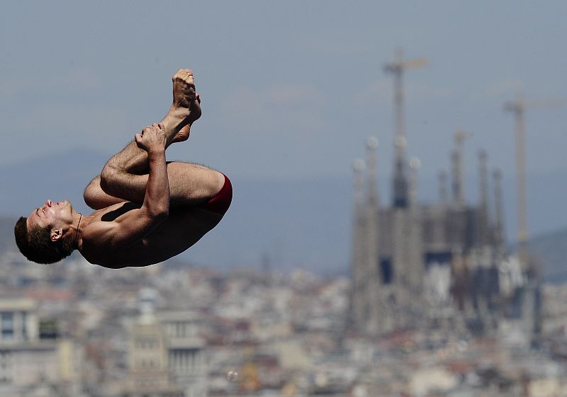 El ucranianoOleksandr Bonda ayer en la final de salto 10 metros plataforma celebrada en la Piscina Municipal de Montjuic de Barcelona.