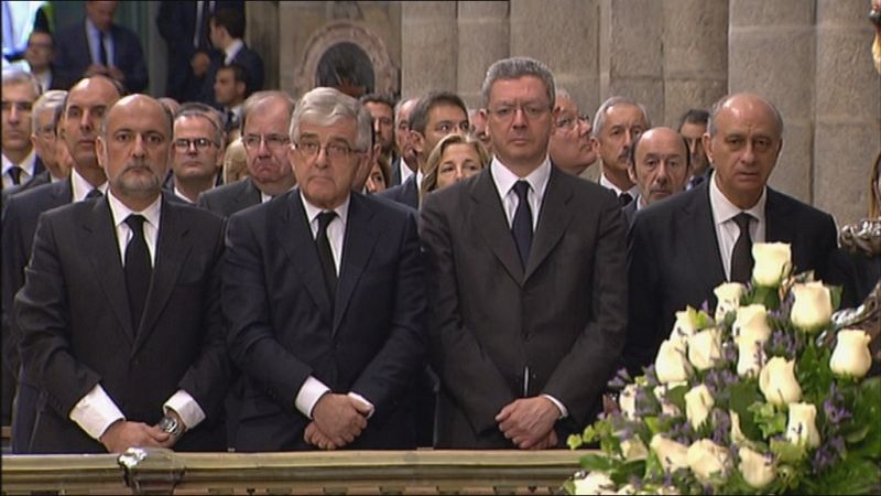Al funeral han asistido los ministros de Justicia e Interior y los presidentes del Supremo y el Constitucional