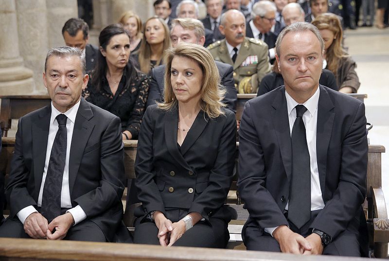 Los presidentes de Canarias, Paulino Rivero, Castilla la Mancha, María Dolores de Cospedal, y Valencia, Alberto Fabra, en la catedral de Santiago de Compostela