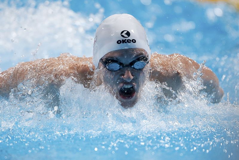 El nadador de Serbia Velimir Stjepanovic compite en los 200 metros mariposa