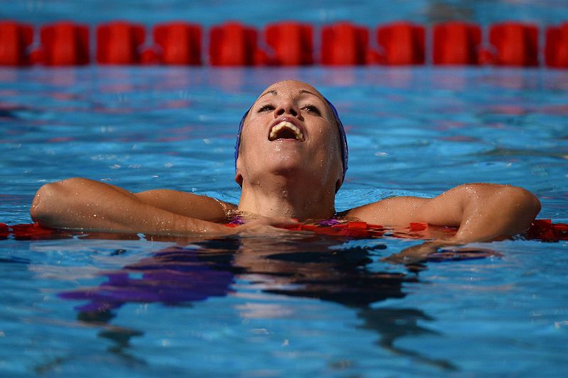 La nadadora de España Jessica Vall Montero compite en la final de las eliminatorias de los 200 metros braza femeninos en el Campeonato Mundial FINA en el Palau Sant Jordi de Barcelona.