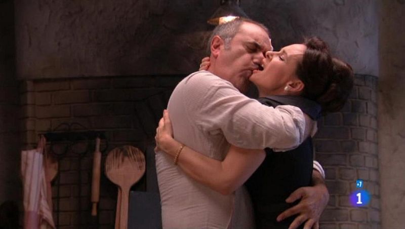 El beso ha sido precioso pero... ¿será capaz Elvira de dejar al todopoderoso Santiago Miranda por el bueno de Dimas?