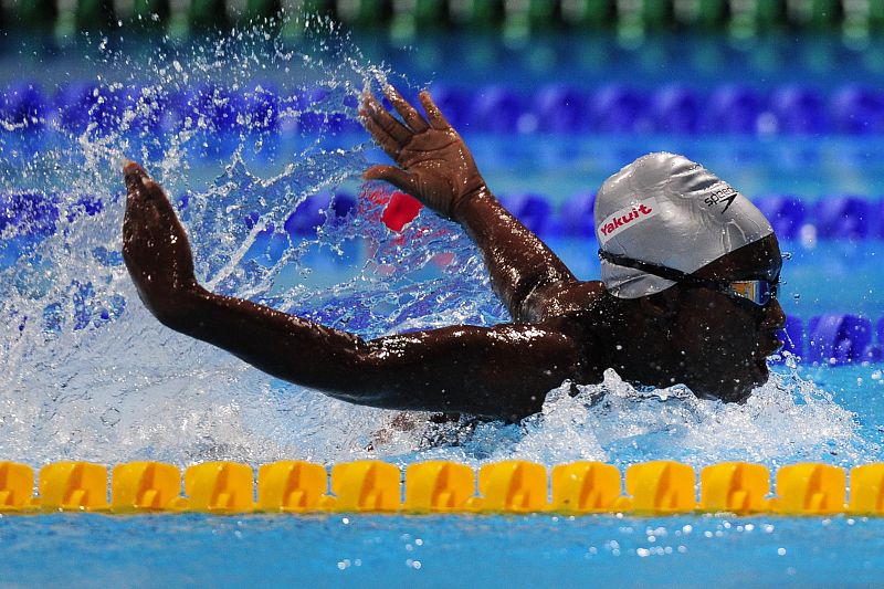 La nadadora ded Ganha Ophelia Swayne compitiendo esta mañana en los 50m mariposa que se han celebrado en la piscina del Palau Sant Jordi de los Mundiales de Natación de Barcelona.