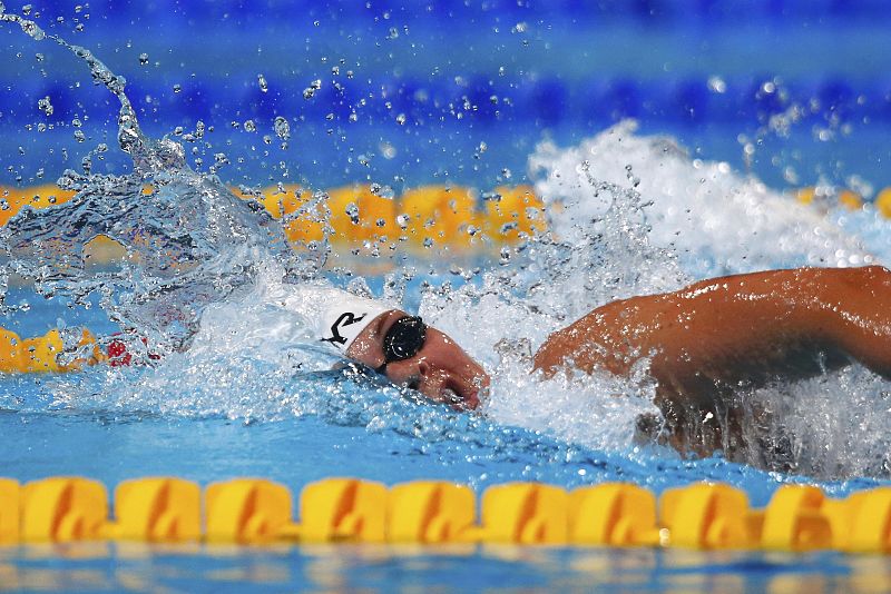 La nadadora de Dinamarca Lotte Friis compite en los 800 metros estilo libre femeninos durante el Campeonato Mundial de Natación de Barcelona.