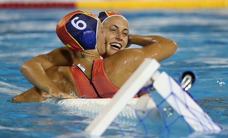 Jenifer Pareja y Anna Espar durante la final de los Campeonatos del Mundo de Natación.