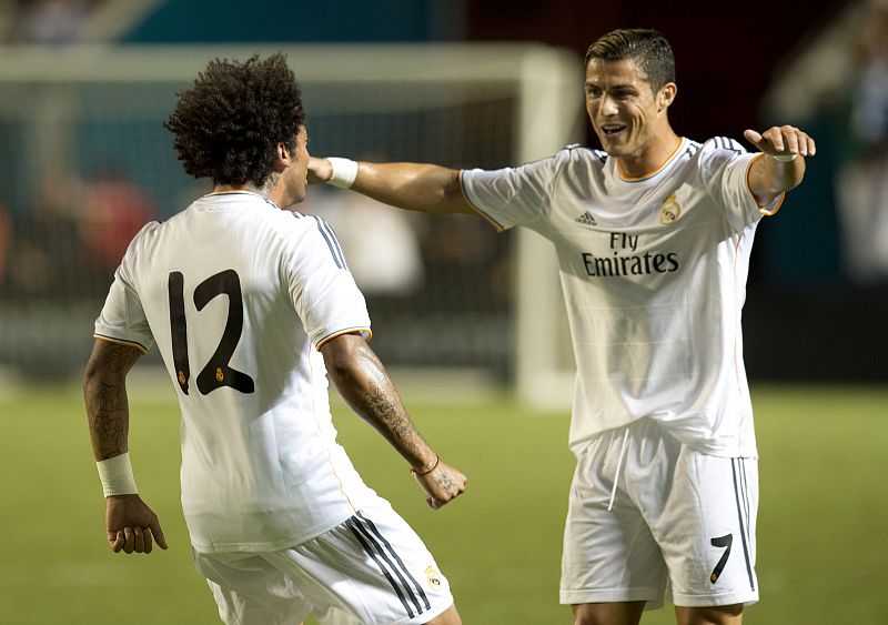 Los madridistas Marcelo y Cristiano Ronaldo celebran el gol del primero