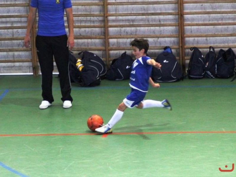 Roberto Reino es jugador del C.P. Don Bosco (Badajoz). Pone su alma en cada partido, por eso en 2005 fue elegido mejor jugador del año.  Es del Barça y aspira a jugar en el club blaugrana. Nunca ha ido a ver un partido en directo.