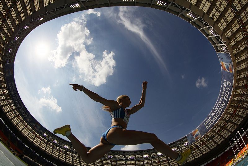 La griega Niki Panetta compitiendo en las series de clasificación de triple salto del Mundial de Atletismo de Moscú 2013.