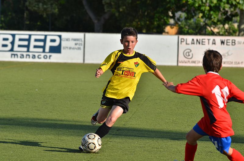 Carles jugando al fútbol