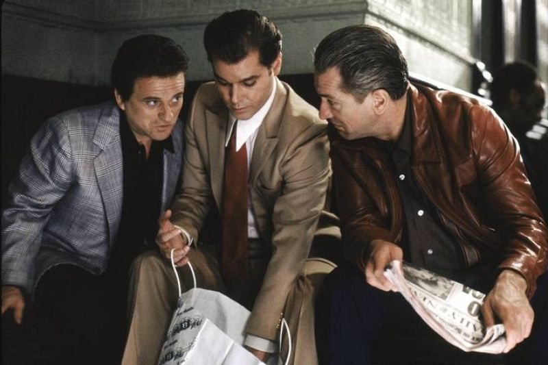  En la década de los noventa retoma su papel de chico malo del cine americano con el film de Scorcese Goodfellas