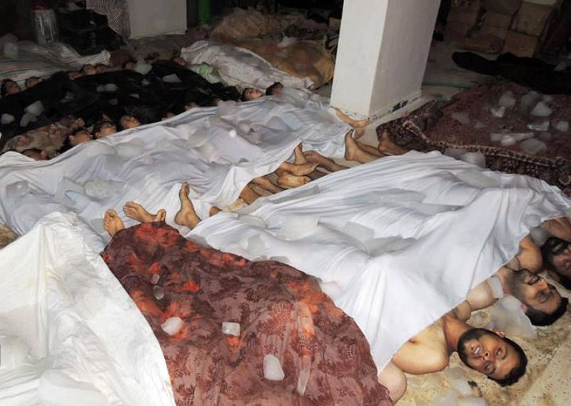 Una de las morgues improvisadas tras al supuesto ataque con gas sarín, proporcionada por el opositor Comité Local de Arbeen