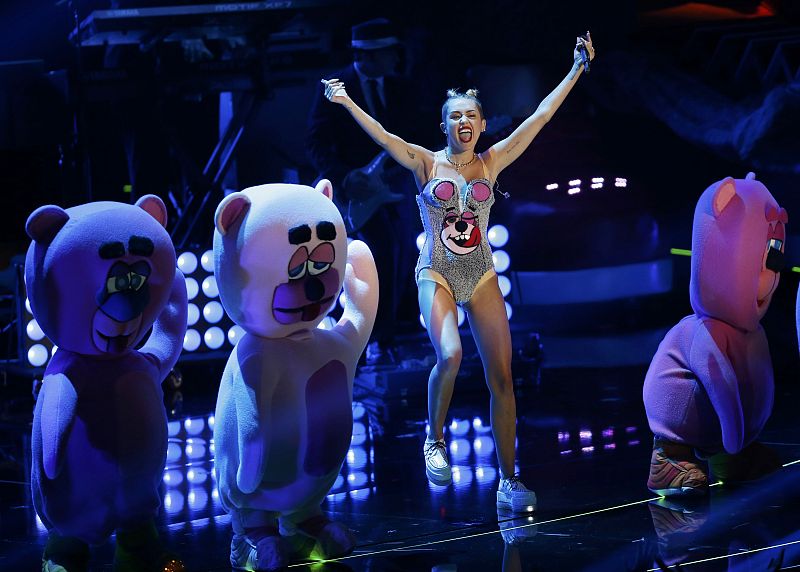 Singer Miley Cyrus performs "We Can't Stop" during the 2013 MTV Video Music Awards in New York