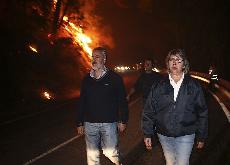 La conselleira de Medio Rural gallega visita la zona afectada por el incendio de Oia, en Pontevedra