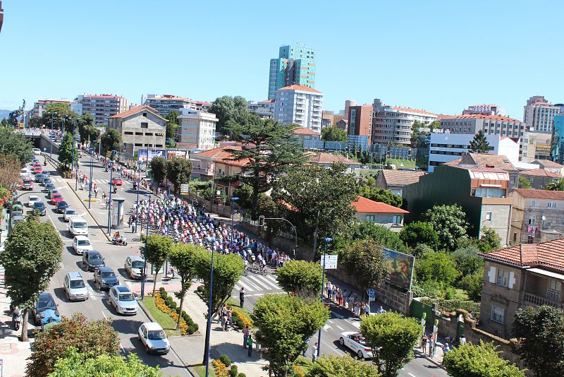 Hoy día 26 de agosto de 2013, la vuelta a su paso por Vigo (Galicia). El ciclismo es el deporte más apasionante para mí. Muchos fines de semana voy de Vigo a La Guardia por el carril bici, el mismo que se pudo apreciar ayer en la 2ª etapa de la Vuel