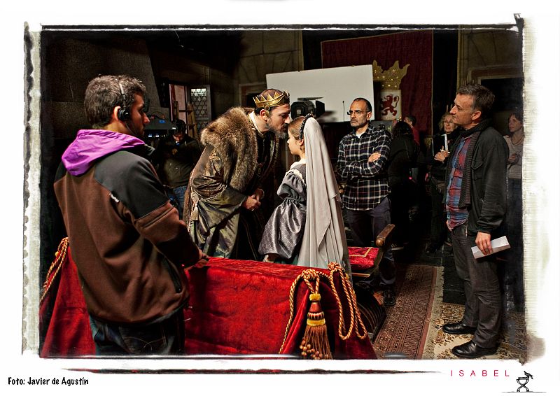 Javier de AgustÃ­n Aldeguer¿Cómo debe besar un rey a una niña que se convierte en su esposa? El director del episodio ensaya la escena con Alfonso V y Juana 'La Beltraneja'